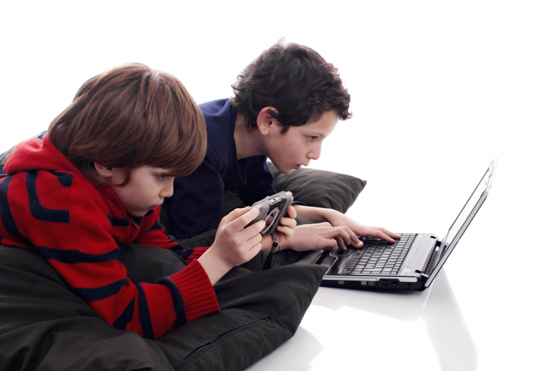 children-playing-computer-and-video-games